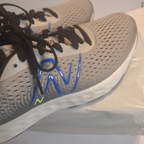 New Balance 520 V8 Unisex   Lightweight Sneakers Shoes. Size M 8/ W 9.5 main image 6